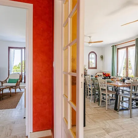 בית נופש Les Arenes - Grande Maison Familiale Renovee, 6 A 12 Personnes , Vue Sur Les Arenes, Garage Vehicule Electrique, Parking Gratuit סנטה