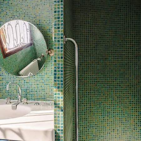 Les Arenes - Grande Maison Familiale Renovee, 6 A 12 Personnes , Vue Sur Les Arenes, Garage Vehicule Electrique, Parking Gratuit