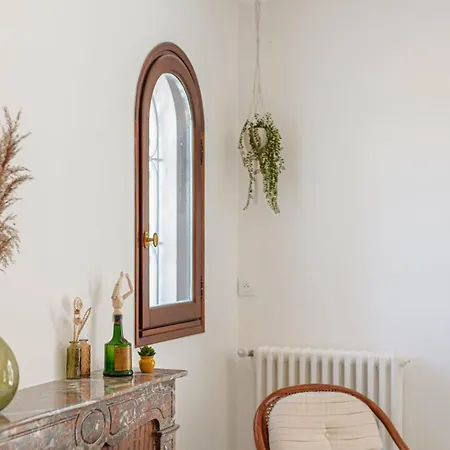 Les Arenes - Grande Maison Familiale Renovee, 6 A 12 Personnes , Vue Sur Les Arenes, Garage Vehicule Electrique, Parking Gratuit בית נופש *