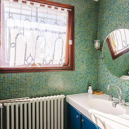 בית נופש Les Arenes - Grande Maison Familiale Renovee, 6 A 12 Personnes , Vue Sur Les Arenes, Garage Vehicule Electrique, Parking Gratuit סנטה