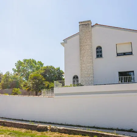 Les Arenes - Grande Maison Familiale Renovee, 6 A 12 Personnes , Vue Sur Les Arenes, Garage Vehicule Electrique, Parking Gratuit סנטה