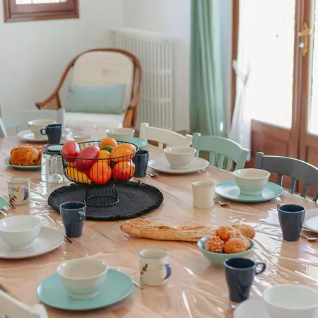 Les Arenes - Grande Maison Familiale Renovee, 6 A 12 Personnes , Vue Sur Les Arenes, Garage Vehicule Electrique, Parking Gratuit בית נופש