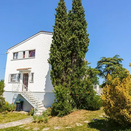 בית נופש Les Arenes - Grande Maison Familiale Renovee, 6 A 12 Personnes , Vue Sur Les Arenes, Garage Vehicule Electrique, Parking Gratuit