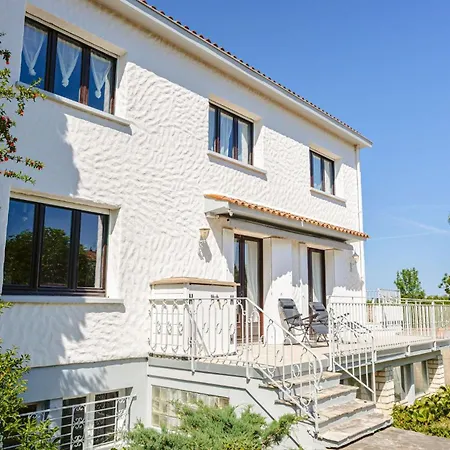 בית נופש Les Arenes - Grande Maison Familiale Renovee, 6 A 12 Personnes , Vue Sur Les Arenes, Garage Vehicule Electrique, Parking Gratuit *