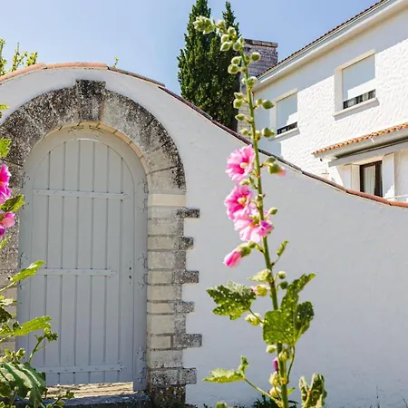 בית נופש Les Arenes - Grande Maison Familiale Renovee, 6 A 12 Personnes , Vue Sur Les Arenes, Garage Vehicule Electrique, Parking Gratuit