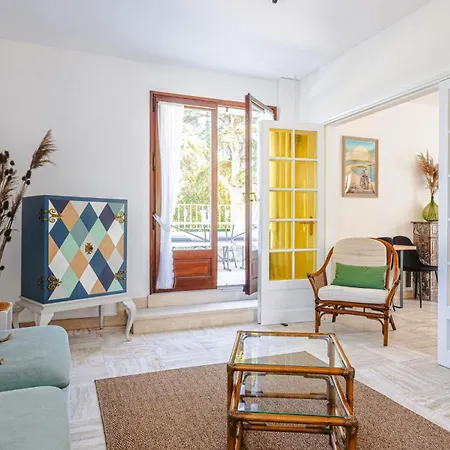 בית נופש Les Arenes - Grande Maison Familiale Renovee, 6 A 12 Personnes , Vue Sur Les Arenes, Garage Vehicule Electrique, Parking Gratuit סנטה