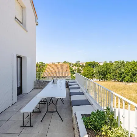 בית נופש Les Arenes - Grande Maison Familiale Renovee, 6 A 12 Personnes , Vue Sur Les Arenes, Garage Vehicule Electrique, Parking Gratuit *