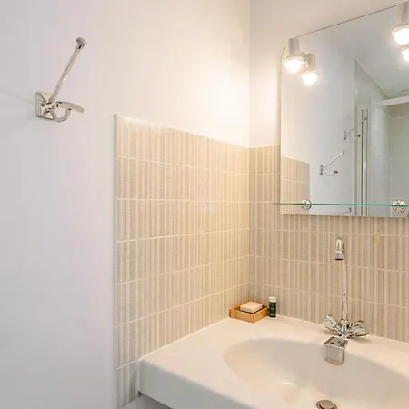 Les Arenes - Grande Maison Familiale Renovee, 6 A 12 Personnes , Vue Sur Les Arenes, Garage Vehicule Electrique, Parking Gratuit בית נופש סנטה