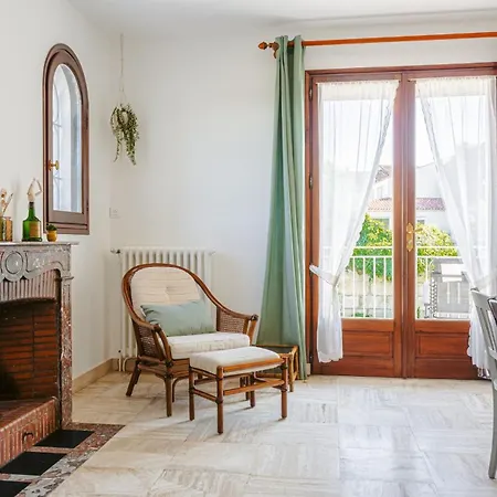 Les Arenes - Grande Maison Familiale Renovee, 6 A 12 Personnes , Vue Sur Les Arenes, Garage Vehicule Electrique, Parking Gratuit