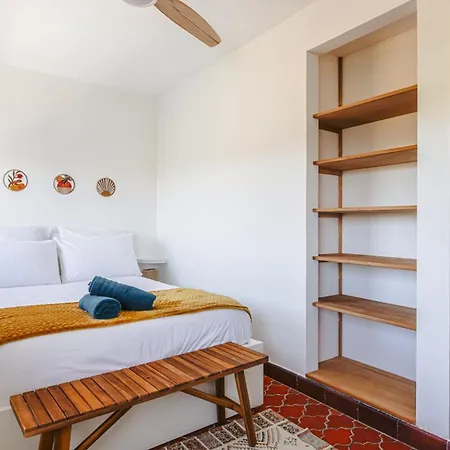 Les Arenes - Grande Maison Familiale Renovee, 6 A 12 Personnes , Vue Sur Les Arenes, Garage Vehicule Electrique, Parking Gratuit בית נופש סנטה