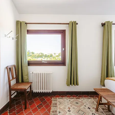 Les Arenes - Grande Maison Familiale Renovee, 6 A 12 Personnes , Vue Sur Les Arenes, Garage Vehicule Electrique, Parking Gratuit בית נופש