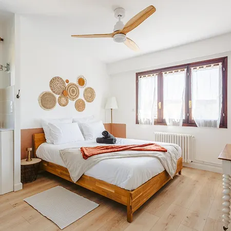 בית נופש Les Arenes - Grande Maison Familiale Renovee, 6 A 12 Personnes , Vue Sur Les Arenes, Garage Vehicule Electrique, Parking Gratuit